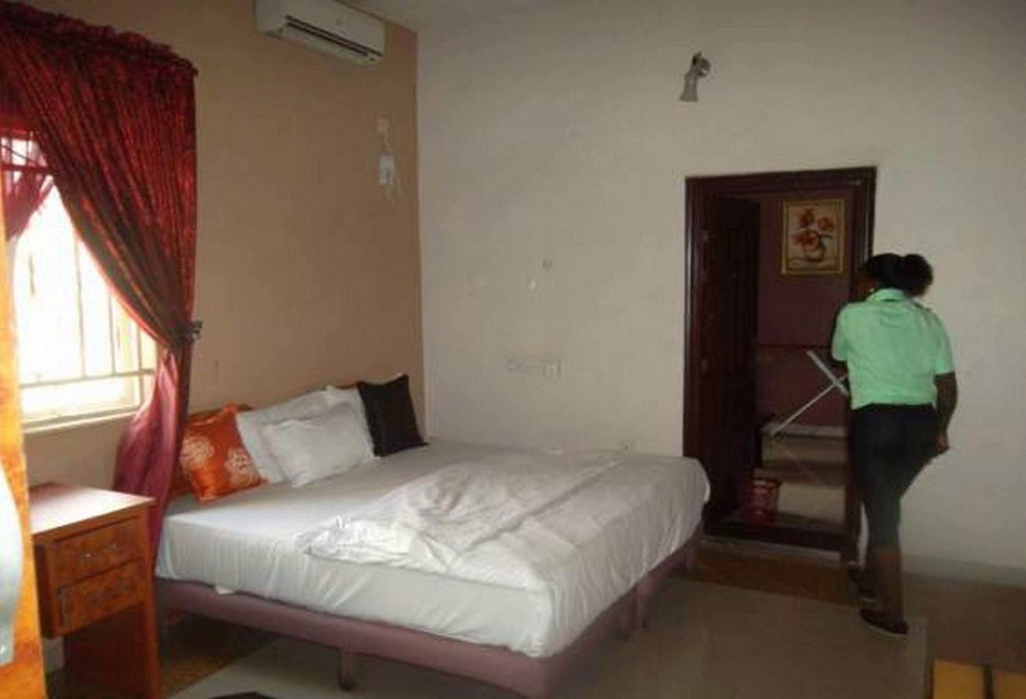 Room In Lodge - Clen-Phil Hotels And Suite Port Harcourt Exterior photo